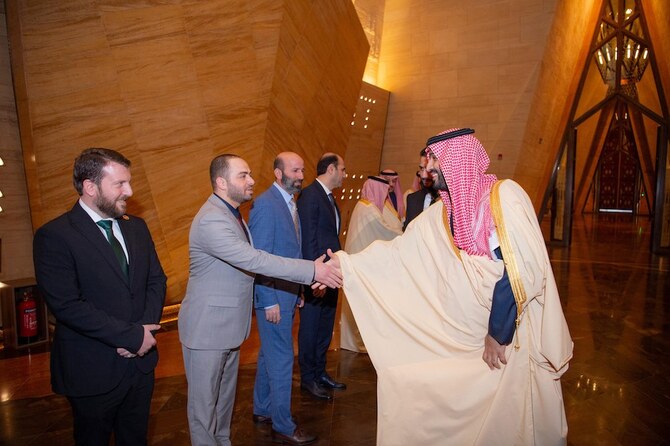 サウジアラビア皇太子がシリアのアフメド・アル・シャラア大統領をリヤドで歓迎。(SPA)