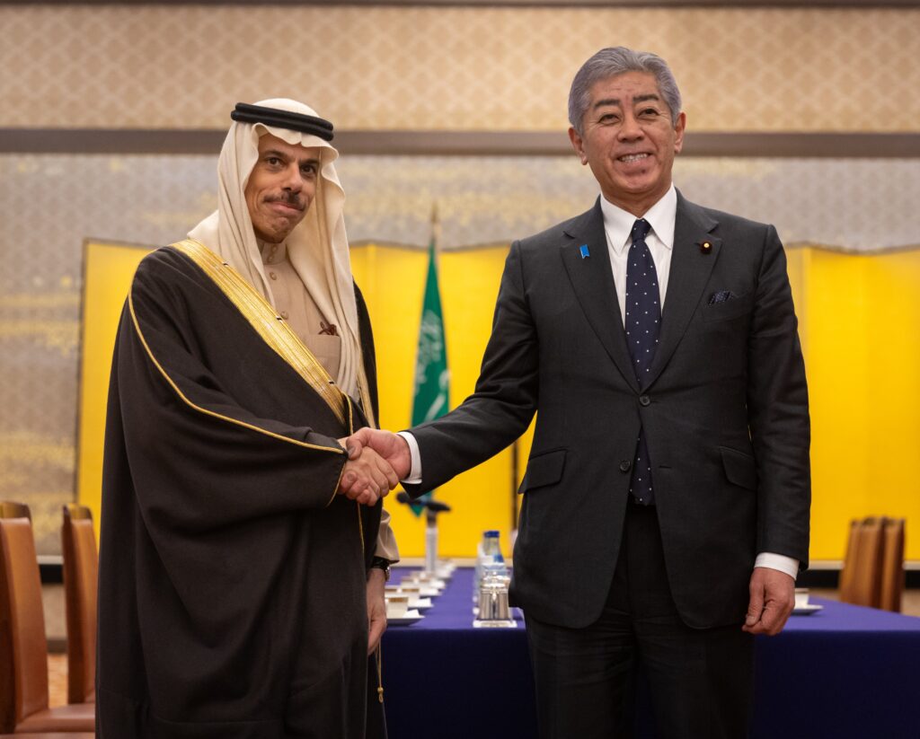 両大臣は、第2回サウジアラビア・日本戦略対話会議の共同議長を務めた。(KSA MOFA)
