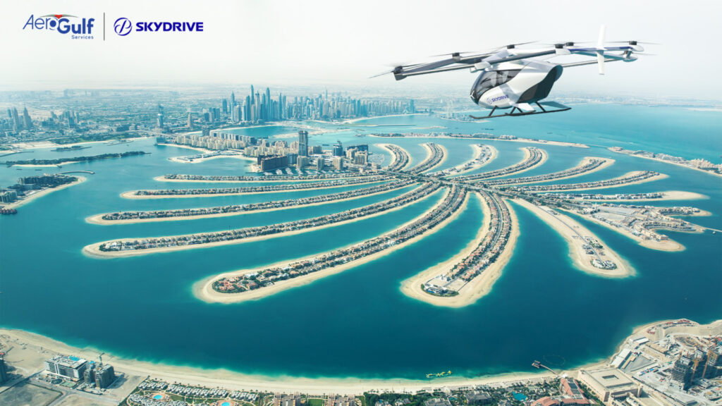 AeroGulf ServiceのCEO、Fahad Mohammad Mir Hashem Khoory氏とSkyDriveのグローバルインテリジェンスオフィサー、安河内 佳祐氏。(スカイドライブ)