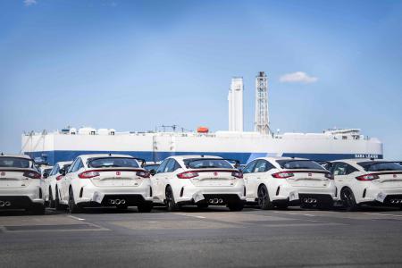 2025年2月21日、この写真は神奈川県横浜市の港で出荷を待つホンダの自動車。（AFP）