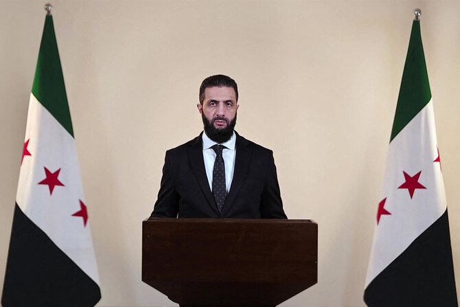 2025年3月9日、ダマスカスで演説するシリアのアフメド・アル・シャラア暫定大統領。(シリア大統領府撮影/AFP=時事)