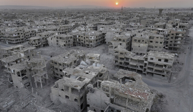 2024年12月14日土曜日、シリアのダマスカス郊外にあるヤルムークのパレスチナ難民キャンプで、内戦で破壊されただけでなく、政府によって取り壊されたり、泥棒に奪われたりして残った建物の空撮写真。(AP)