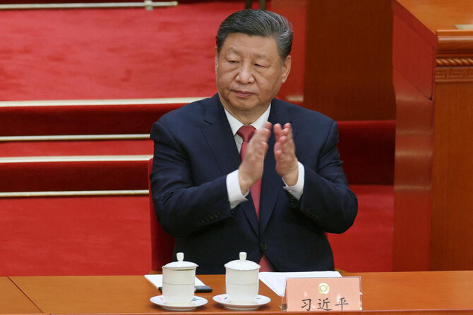 ファイル写真：中国・北京の人民大会堂で開催された中国人民政治協商会議（CPPCC）の閉会式で拍手する中国の習近平国家主席（ロイター）