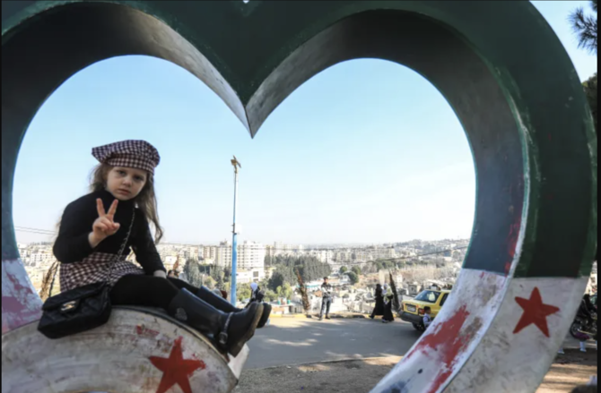 シリア国民は土曜日、バッシャール・アル・アサド大統領が失脚して以来初めて、ダマスカスやその他の都市で公の抗議デモを行い、蜂起から14周年を記念する予定であった。（ゲッティイメージズ）