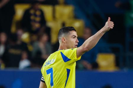 2025年3月14日、リヤドのアル・アワル・パークで行われたサウジアラビア・プロリーグのサッカー試合、アル・ナスル対アル・コルード戦で、ポルトガル代表のフォワード、#7クリスティアーノ・ロナウドがゴールを決めた後、喜ぶ。（AFP）