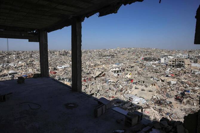 この航空写真には、2025年4月2日のガザ地区北部にあるジャバリア難民キャンプの戦禍に荒廃した地区が写っている。(AFP)