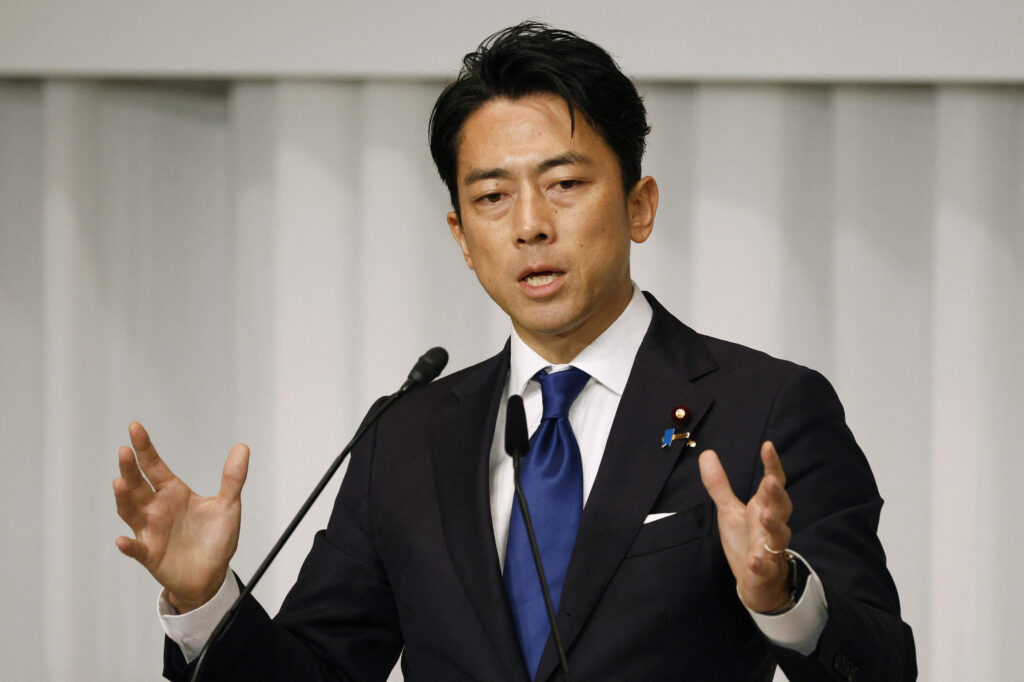 小泉進次郎氏は記者会見で、「現在のような異常な価格高騰は、日本の国産米離れを加速させる可能性がある」と語った。(AFP=時事)
