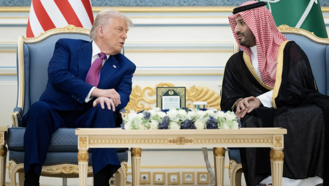 サウジアラビア訪問中のトランプ米大統領が主導する外交工作は、極めて重要な外交政策の転換を意味する。(AFP)。