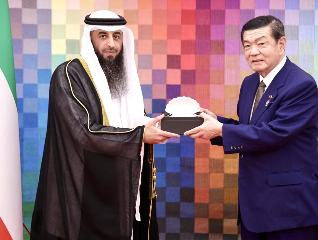公式式典は、万博会場内の国民会館で「未来の灯台ショー」と題されたセグメントとともに開催された。(ANJ)