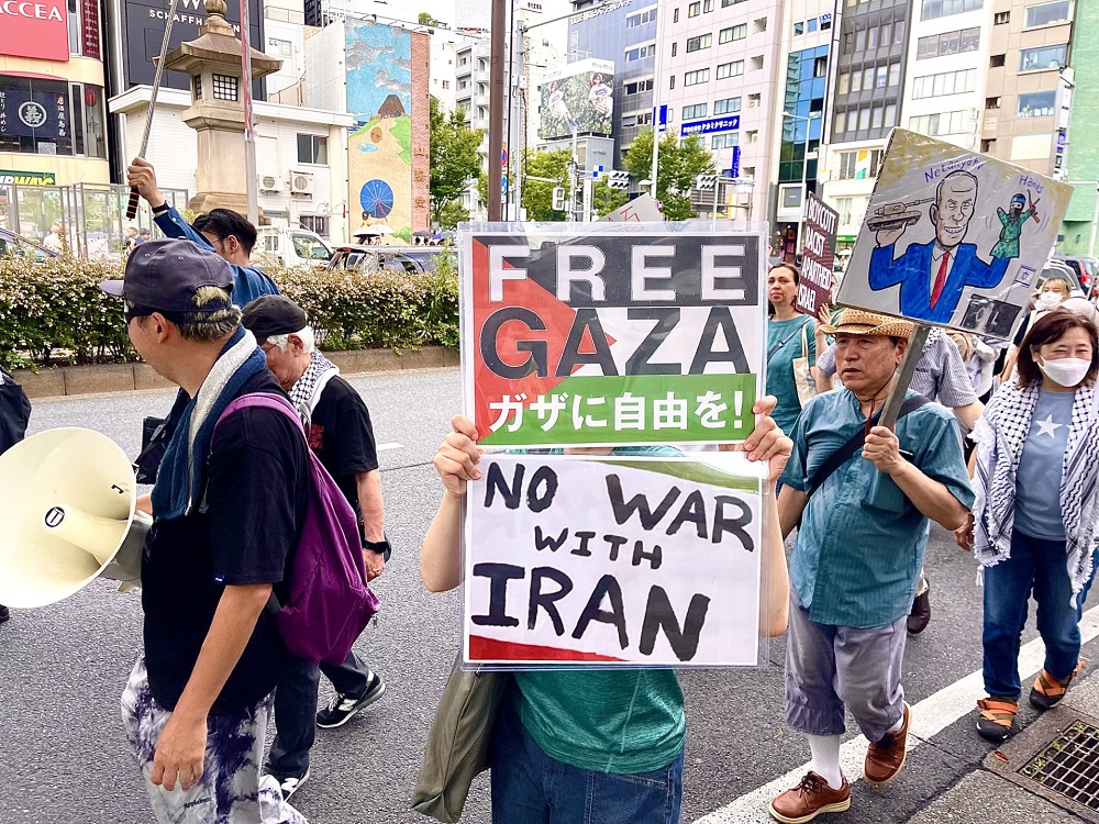 東京では、エジプトで行われている「ガザへの行進」を支持するデモ行進が行われた。(ANJ)