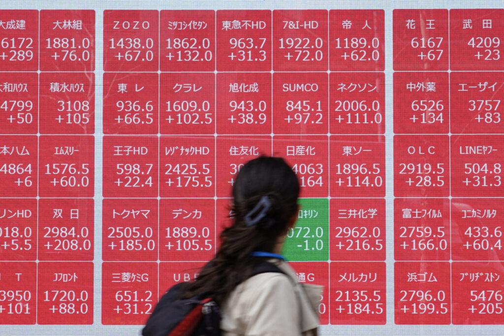 ベンチマークである日経平均株価は0.8%上昇し、TOPIXは0.5%上昇した。日経平均は値上がり138銘柄に対し値下がり82銘柄と、値上がり銘柄が値下がり銘柄を上回った(AFP)。