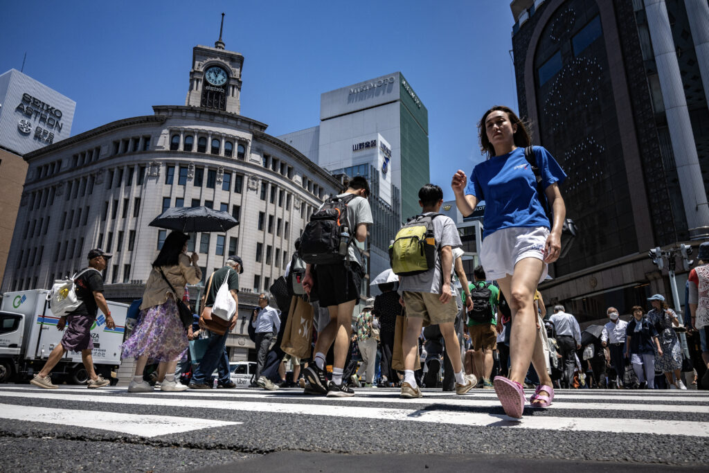 気象庁によると、6 月は 14 都市で過去最高の気温を記録し、東京都心部では 34.4 ℃(華氏 94 度)に達した。(AFP)