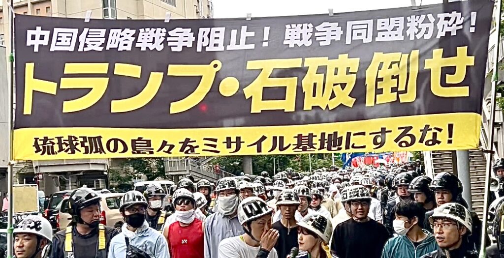 数百人の機動隊員がデモ隊の鎮圧を試み、デモ隊が米国大使館に近づくと、そのたびに混乱と押し合いが発生した。(ANJ)