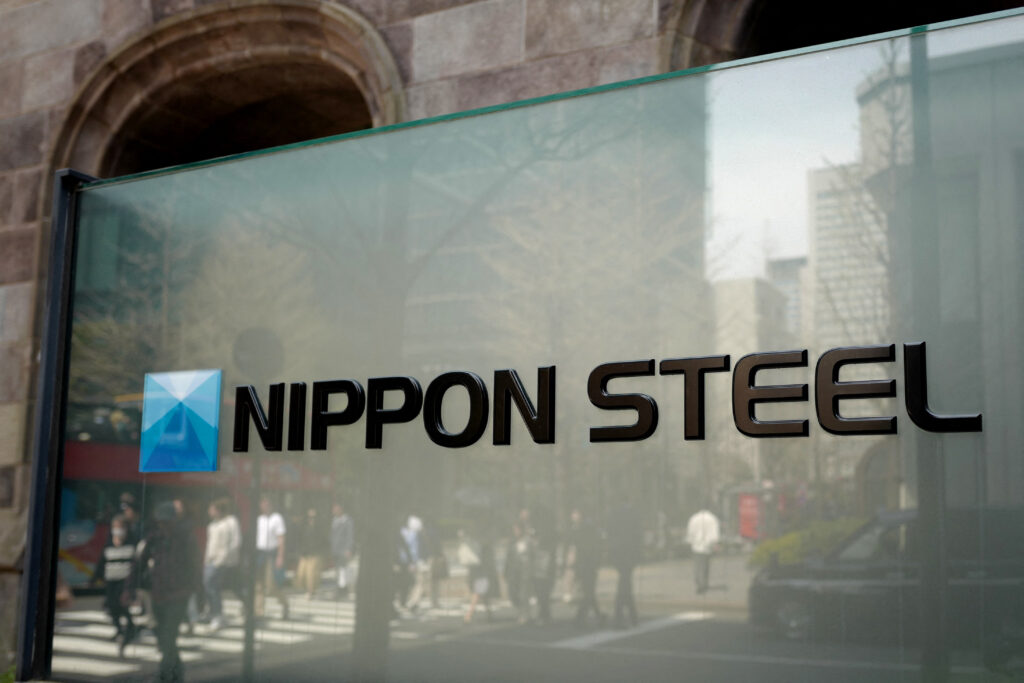 新日鉄とUSスチールは水曜日、米国の雇用に影響する重要な決定に対して米国政府が実質的に拒否権を持つという提携契約を結んだと発表した。