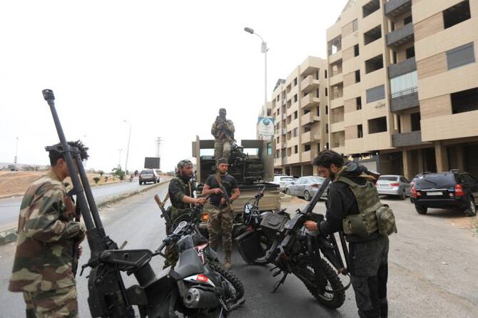 シリアの治安部隊が、首都ダマスカス近郊に配備されている。(ファイル/AFP)
