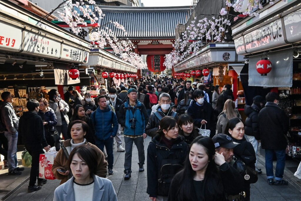 同機関は、外国人に関する犯罪や観光の過度化などの問題に対応するための、省庁間の「コントロールタワー」としての役割を果たす予定だ、と政府は述べている。(AFP)