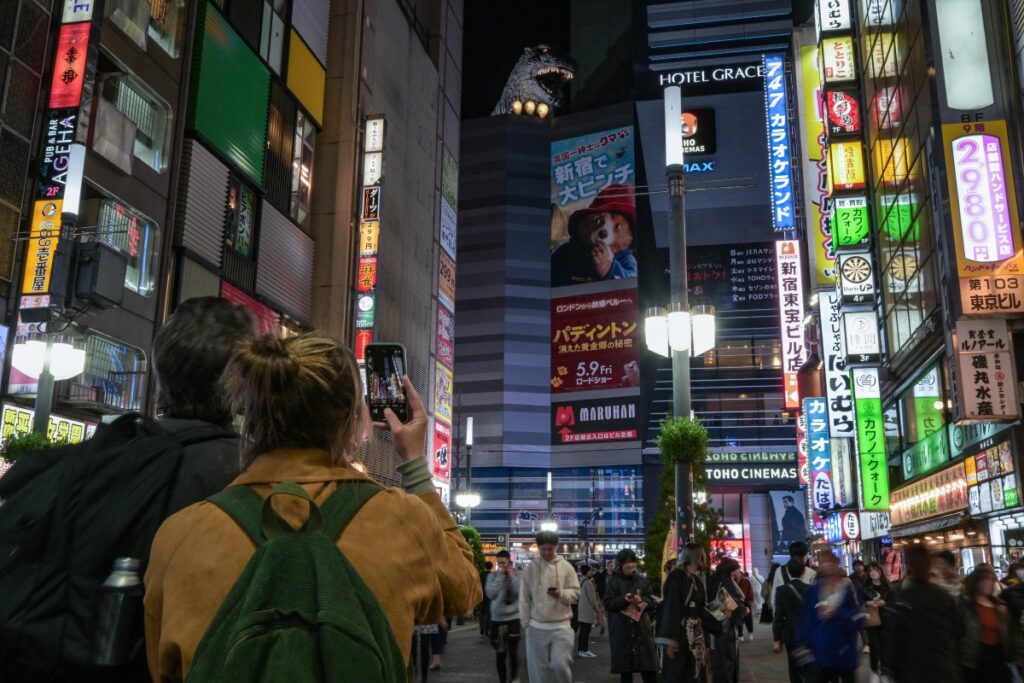 政府は、2030年までに年間観光客数を約2倍の6000万人に増やすという野心的な目標を掲げている。(AFP=時事)