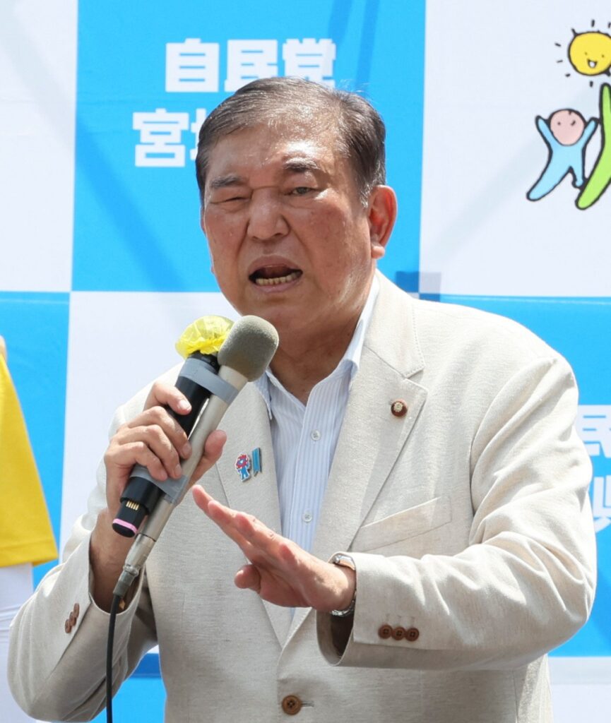 2025年7月19日、宮城県仙台市で開催された7月20日の参議院選挙に向けた選挙演説を行う石破茂首相。(AFP)