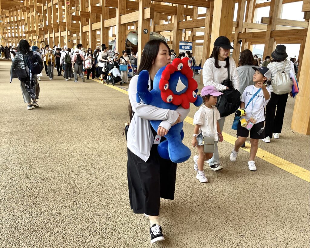 約 1,706 万枚のチケットが販売されており、展示会残りの 77 日間、特に 8 月中旬の日本のオボン休暇期間中は、大勢の人出が見込まれています。(ANJ)