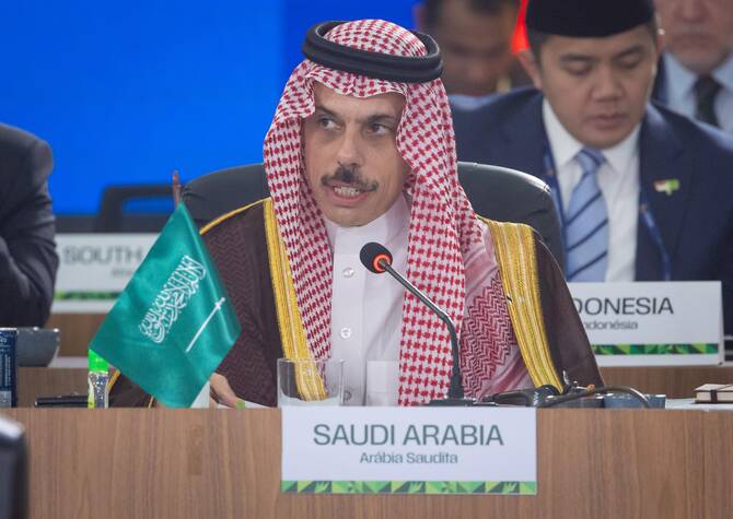 月曜日、リオデジャネイロで開催中のBRICSサミットの本会議で演説するサウジアラビアのファイサル・ビン・ファルハーン外相。(SPA)