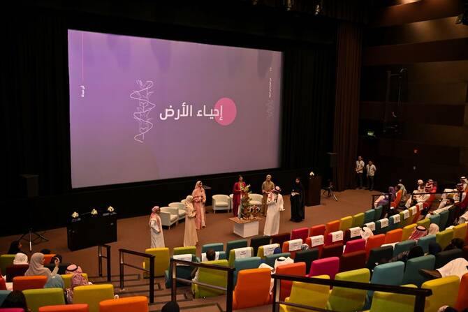 イスラは、映画上映、ピアノ演奏、未来の創造性を育むAIの役割に関する活発な討論を盛り込んだクロージング・セレモニーで、ユース・サマー・プログラムを締めくくった。提供
