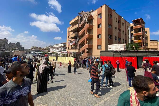 イスラエル軍の空爆により、ガザ南部の主要病院の4階が破壊され、少なくとも15人が死亡したとガザ保健省が発表した。(AFP)