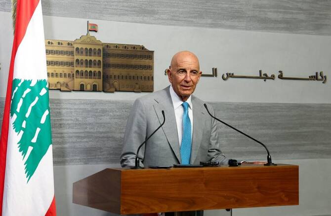 レバノンのナワフ・サラム首相との会談後、スピーチするトーマス・バラック駐トルコ米大使兼シリア担当特使（2025年7月21日、レバノンのベイルートにて）。(ロイター）