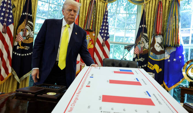 ワシントンで経済に関する発表を行うトランプ大統領。(REUTERS)