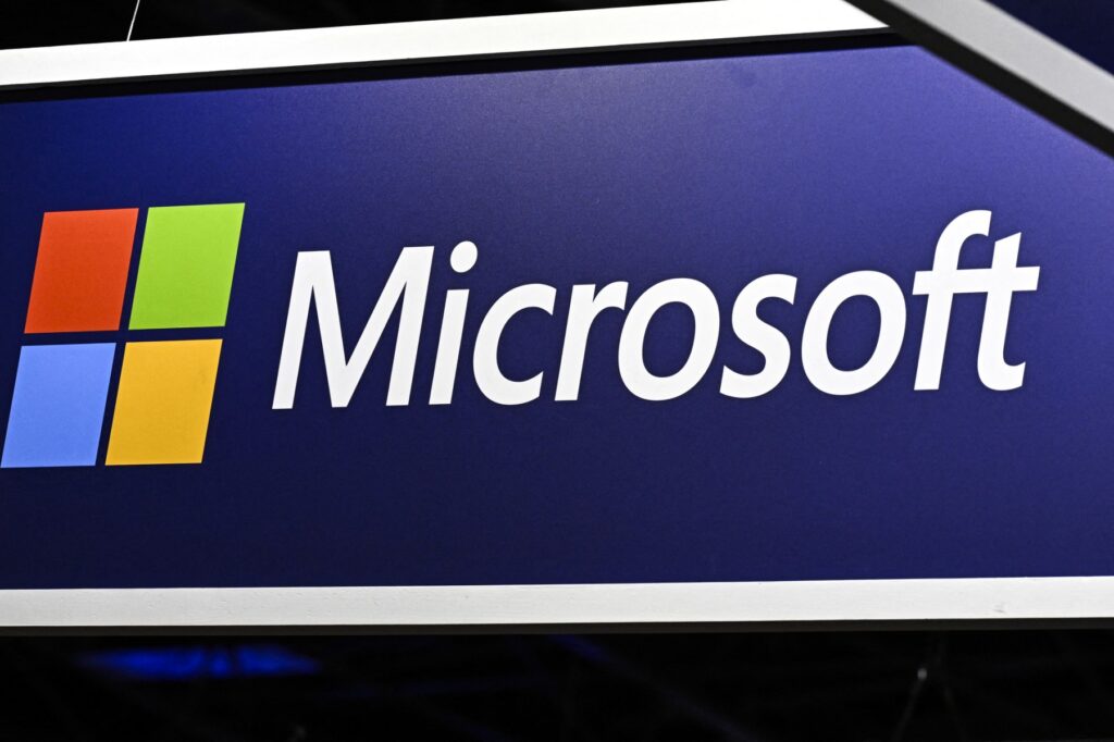 マイクロソフトの携帯ゲーム機分野での最大のライバルは、代わりに別のアメリカ企業である：ゲームプラットフォーム「Steam」を運営し、携帯端末「Steam Deck」を提供しているバルブだ（AFP）。