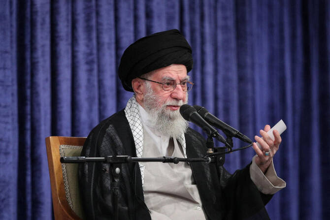 アヤトラ・アリ・ハメネイ師の発言は、イランと欧州諸国が金曜日に、テヘランの核濃縮作業を抑制するための完全な交渉を再開するための協議を再開することに合意した後のことである。(西アジア通信 via ロイター)