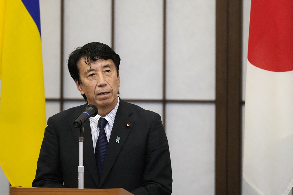 与党の重鎮である齋藤健氏はロイターに対し、米国の関税措置が脆弱な経済に打撃を与えると予想されることから、日本銀行は利上げに慎重でなければならないと語った。
