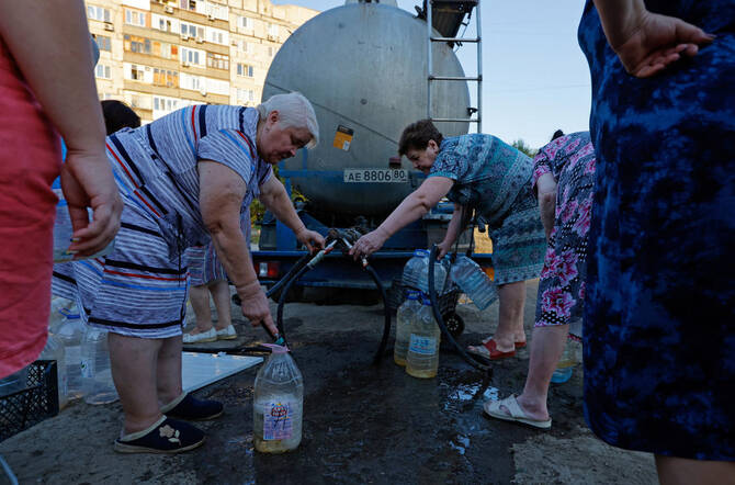 ロシアは土曜日、ウクライナ東部のドネツク地域の2つの村を占領したと発表した。世界の指導者たちが紛争終結の仲介に苦闘する中、現地での軍事的圧力が高まっている。(REUTERS)